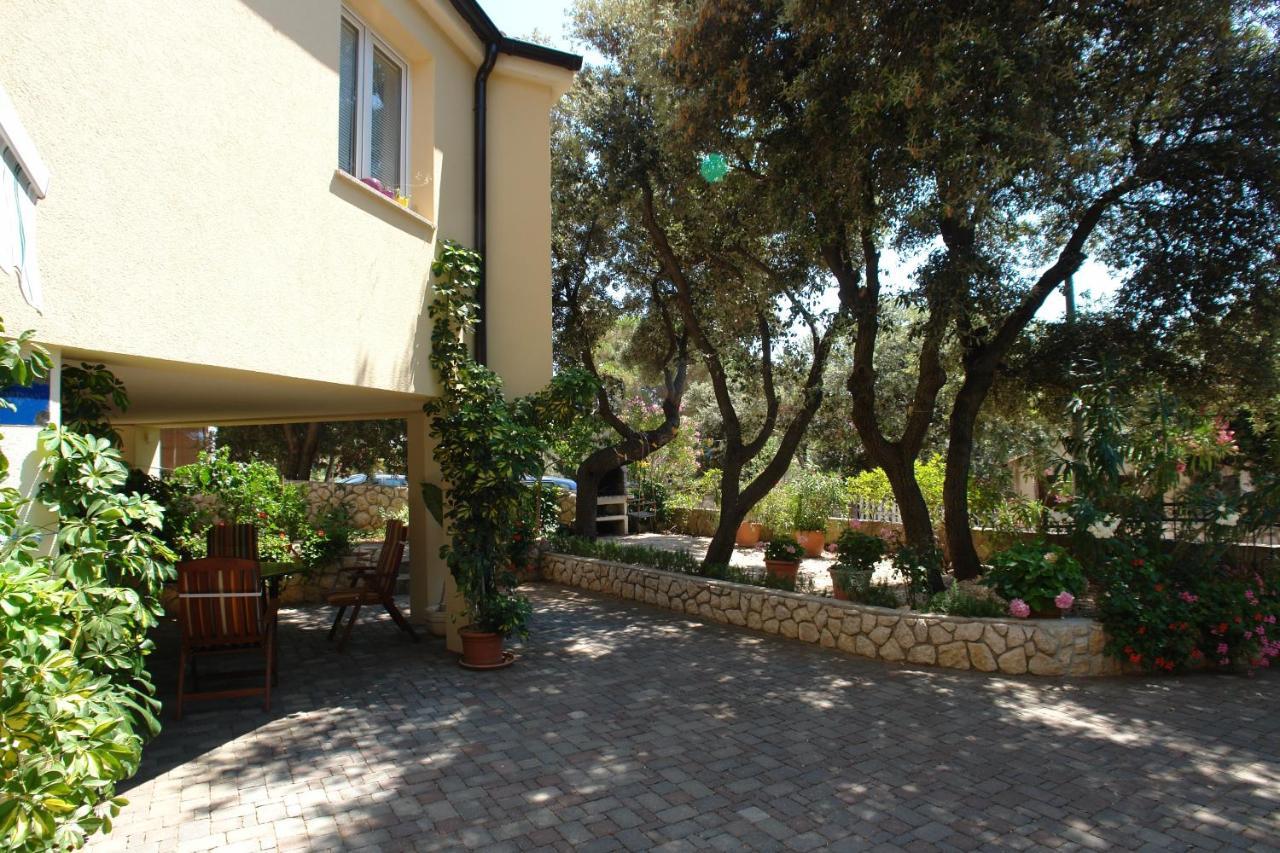 Apartments With A Parking Space Mandre, Pag - 18748 Kolan Exterior photo