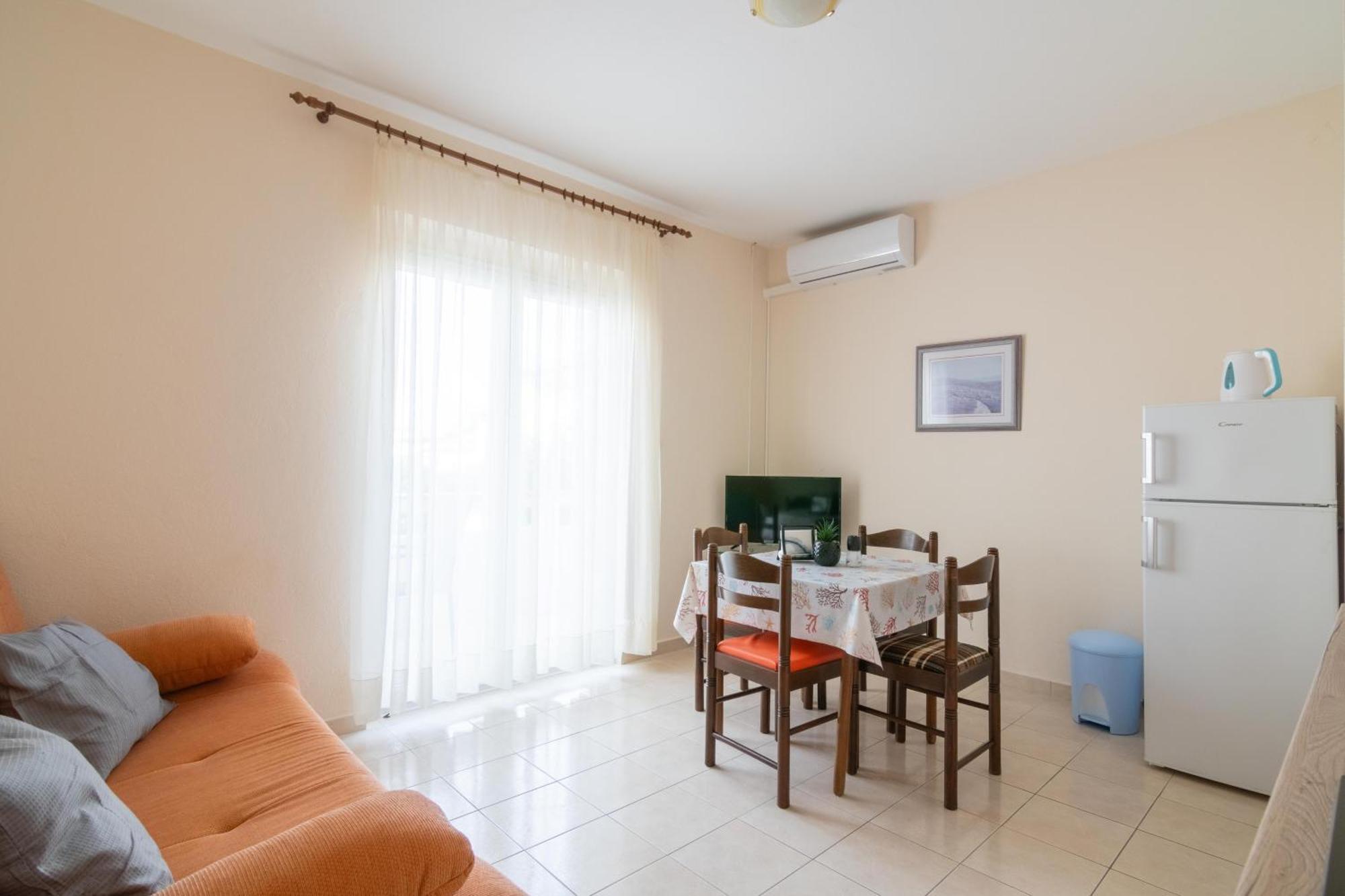 Apartments With A Parking Space Mandre, Pag - 18748 Kolan Exterior photo