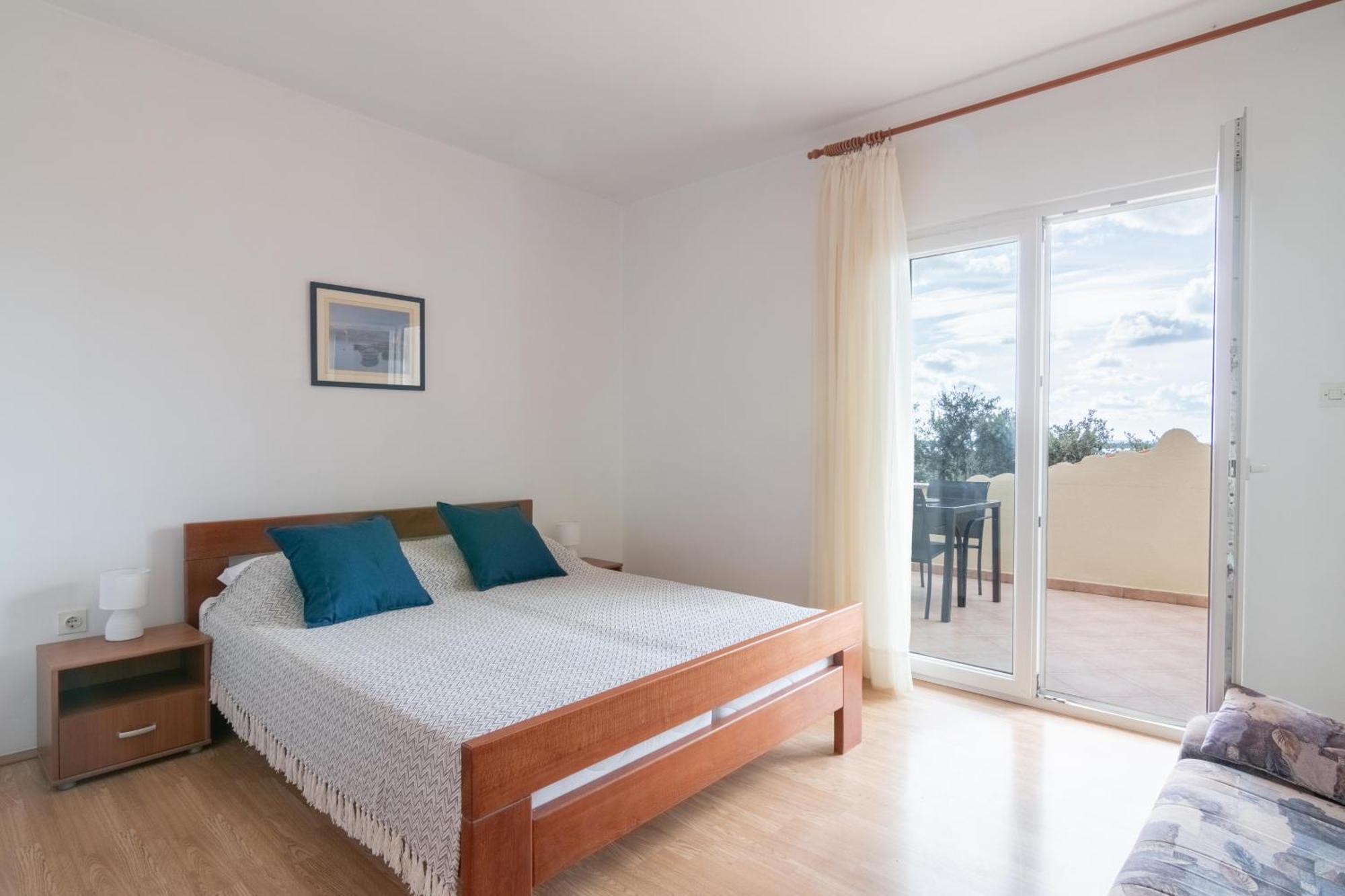 Apartments With A Parking Space Mandre, Pag - 18748 Kolan Exterior photo