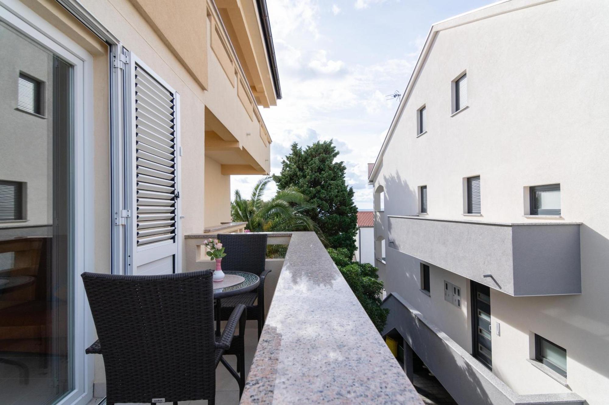 Apartments With A Parking Space Mandre, Pag - 18748 Kolan Exterior photo